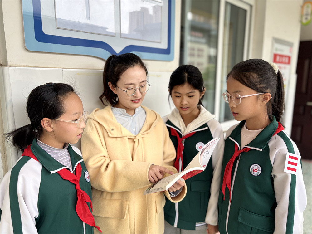 强国复兴有我 争当新时代好少年——新乡高新区柳青路小学举行少先队建队日主题活动暨新队员入队仪式