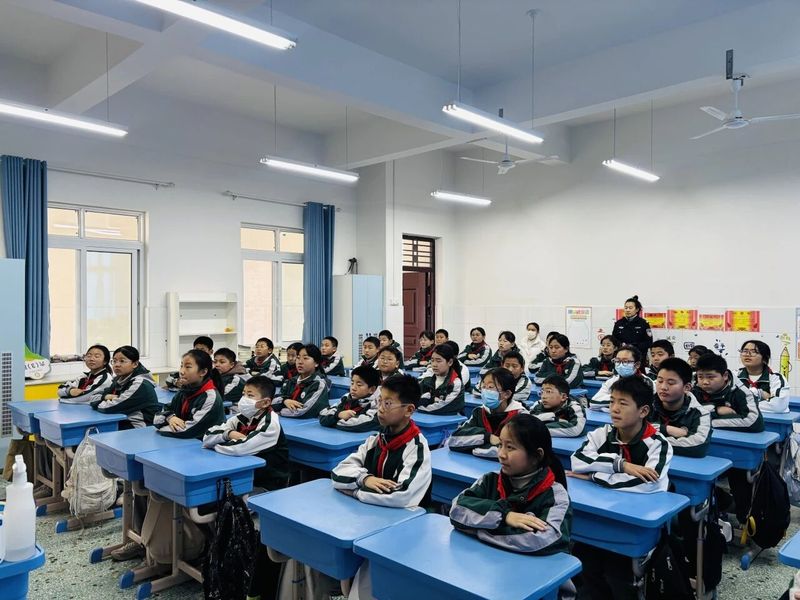 安全“童”行，守护成长——高新区柳青路小学开展交通安全主题教育活动
