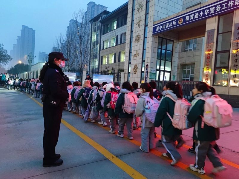 感恩守护 温暖同行 —— 致我校护学岗全体同志的感谢信